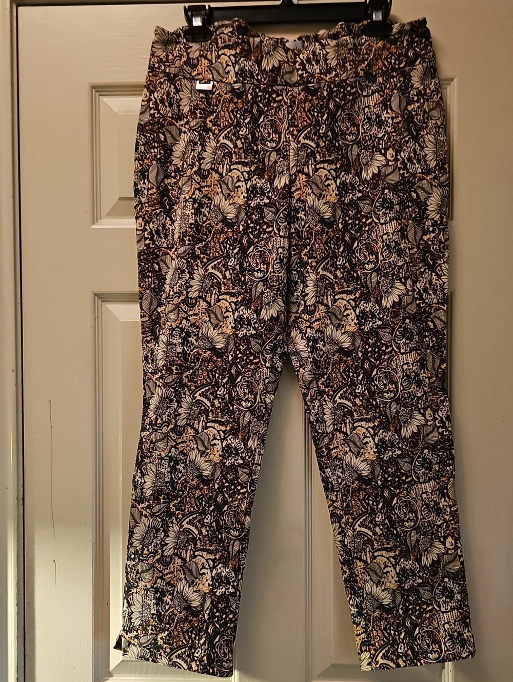 Printed Women's Casual Pants - Black Floral Pattern